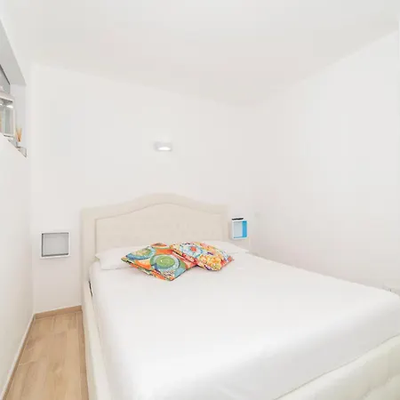 アパート Ladunia