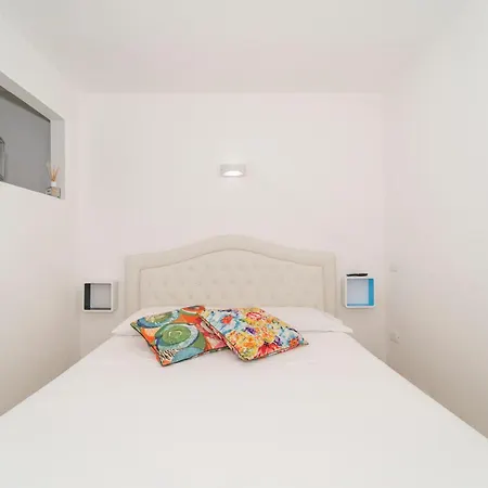 Ladunia アパート *